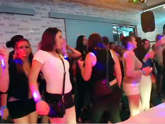Imagen Sin censura fiesta de sexo salvaje con 50 chicas calientes en una discoteca