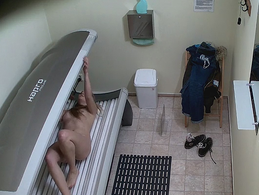 Imagen cámara oculta en un solarium, espiar a chicas desnudas