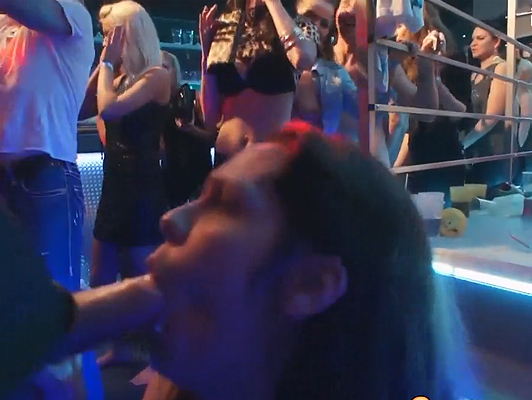 Imagen Mega orgía en la discoteca con pornstars europeas