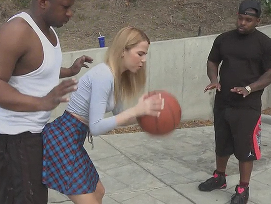 Imagen puta rubia dos universitario negro NBA