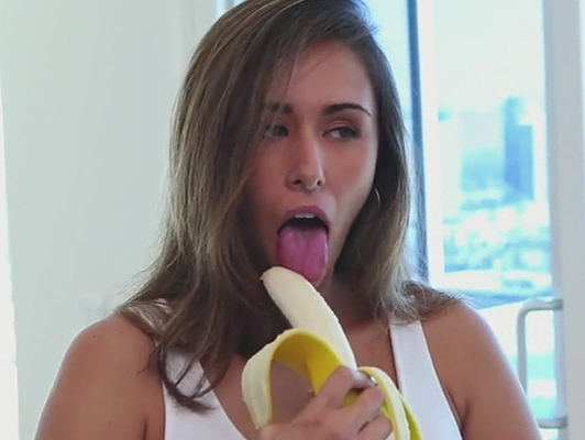 Imagen  Chica chupar la polla como un plátano