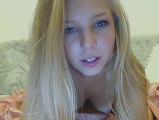 Joven aficionado nena estudiante de 18 años mostrando desnuda en la webcam
