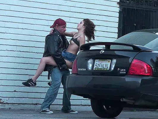 Imagen voyeur de video pareja follando en el estacionamiento de la iglesia