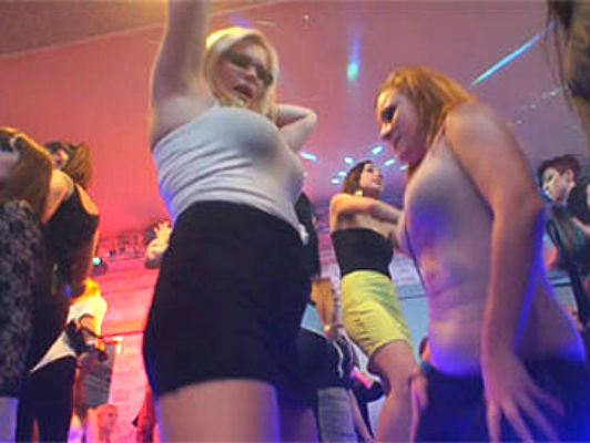 Súper orgy chicas súper borracho en una fiesta