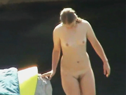 Imagen Voyeur registra mujeres desnudas y naturales con una cámara oculta