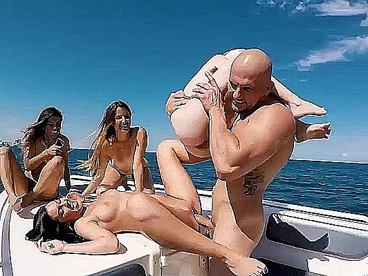 Imagen Orgia de sexo con cuatro adolescentes traviesas en un barco