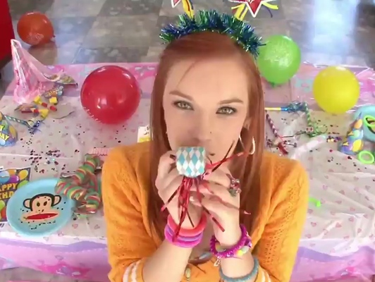 Imagen Chica de 18 años quiere polla por su cumpleaños