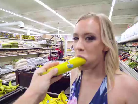 Imagen La rubia del supermercado quiere banana