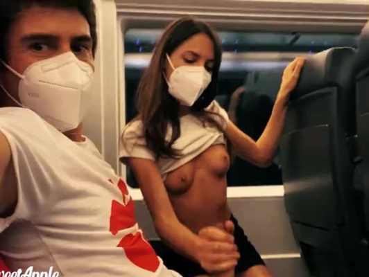 Imagen Follando en tren público durante pandemia