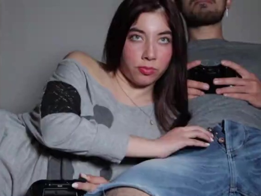 Imagen Chica Gamer hace mamada jugando