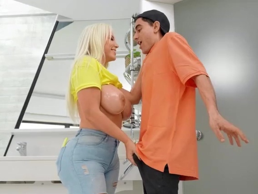 Imagen Madura guapa y rubia folla con su hijastro