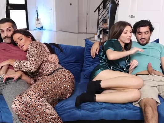 Imagen Cuarteto entre familia madre e hija follando juntas